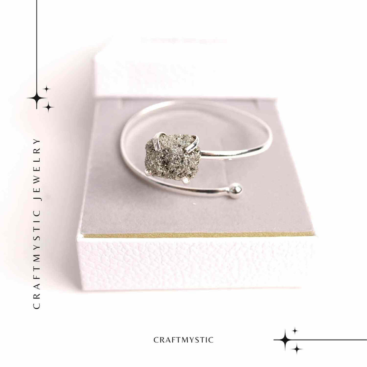 Bratara Metalica Argintie cu Piatra de Pirita, Eleganta si Prosperitate