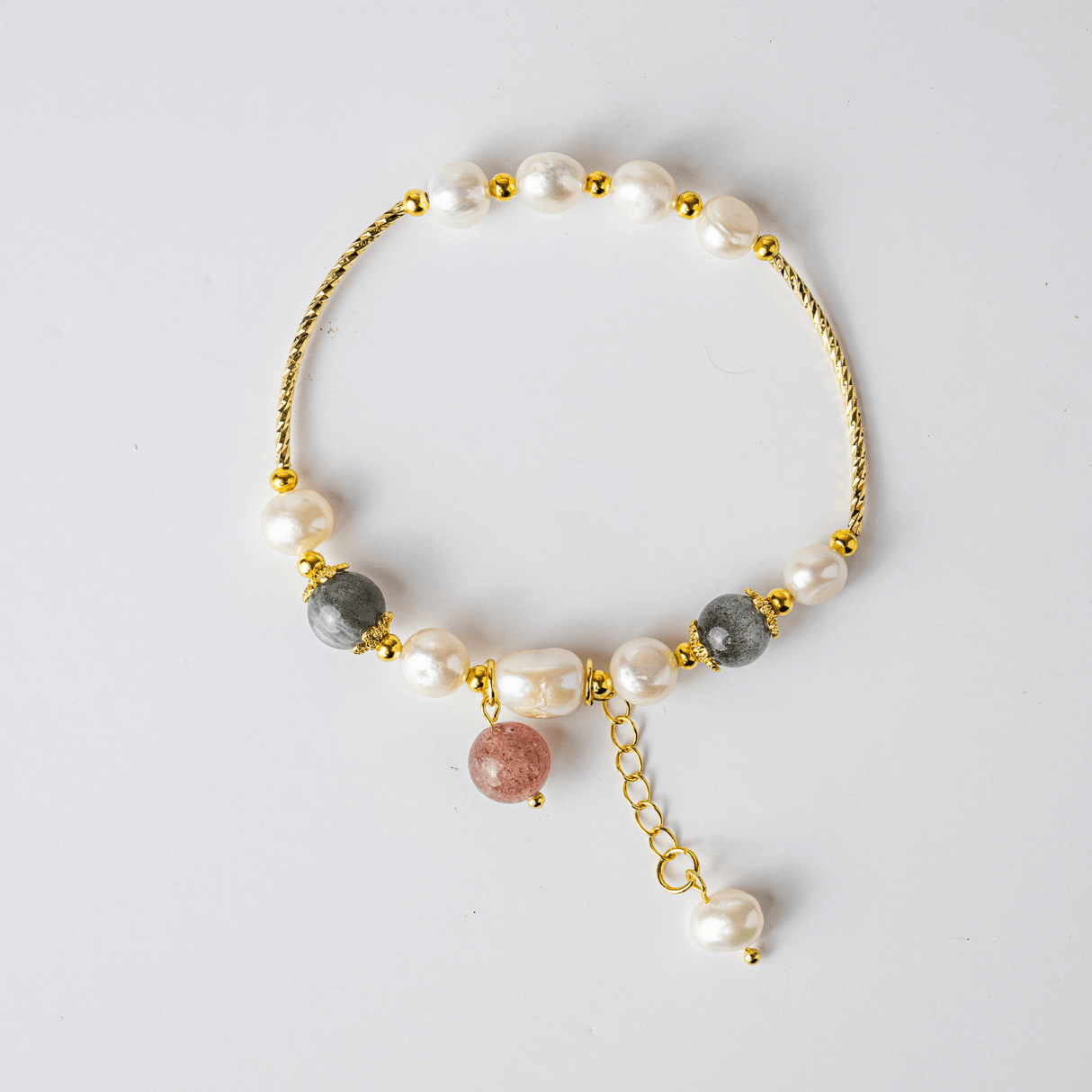 Energie Feminina– Bratara cu Perle, Piatra lunii si Cristal Capsuna