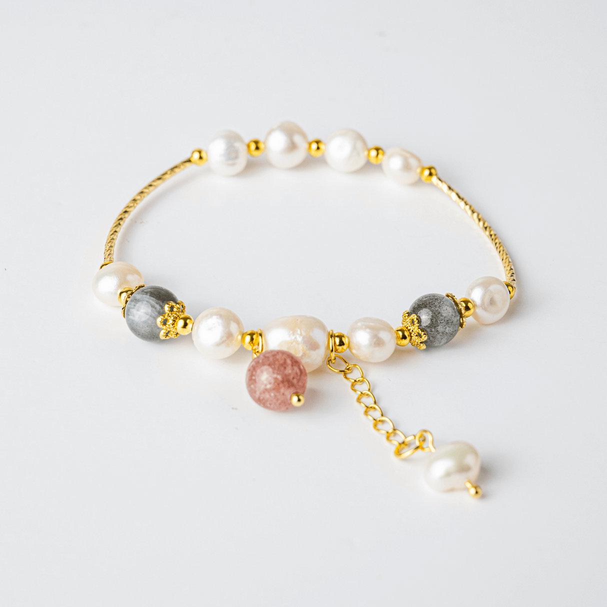 Energie Feminina– Bratara cu Perle, Piatra lunii si Cristal Capsuna