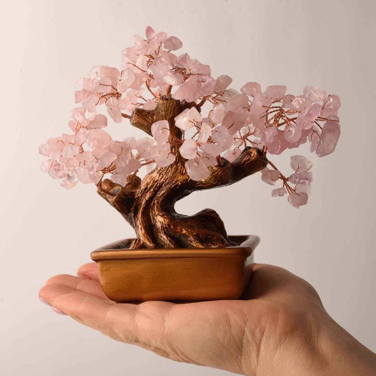 Bonsai cu cristale Cuart Roz pe suport dreptunghiular de ceramica – simbolizeaza: feng shui, noroc, sanatate, bogatie si familie