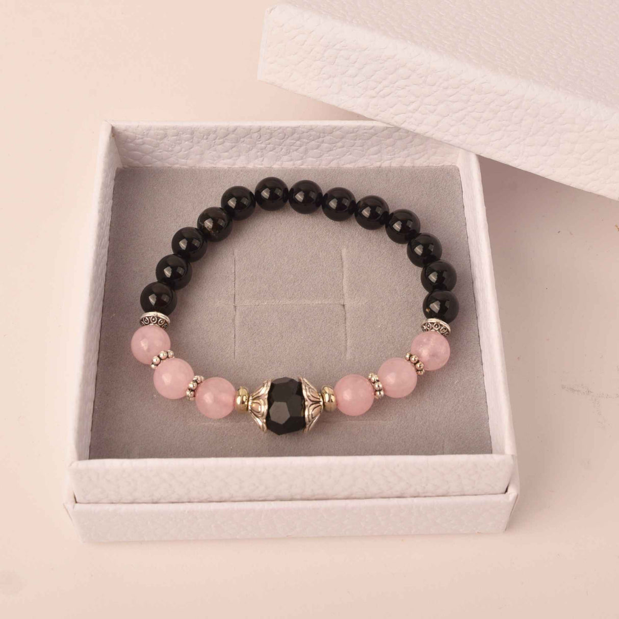 Bratara de vindecare realizata manual cu margele 8mm din cristale semipretioase de onix negru, cuart roz si agat negru