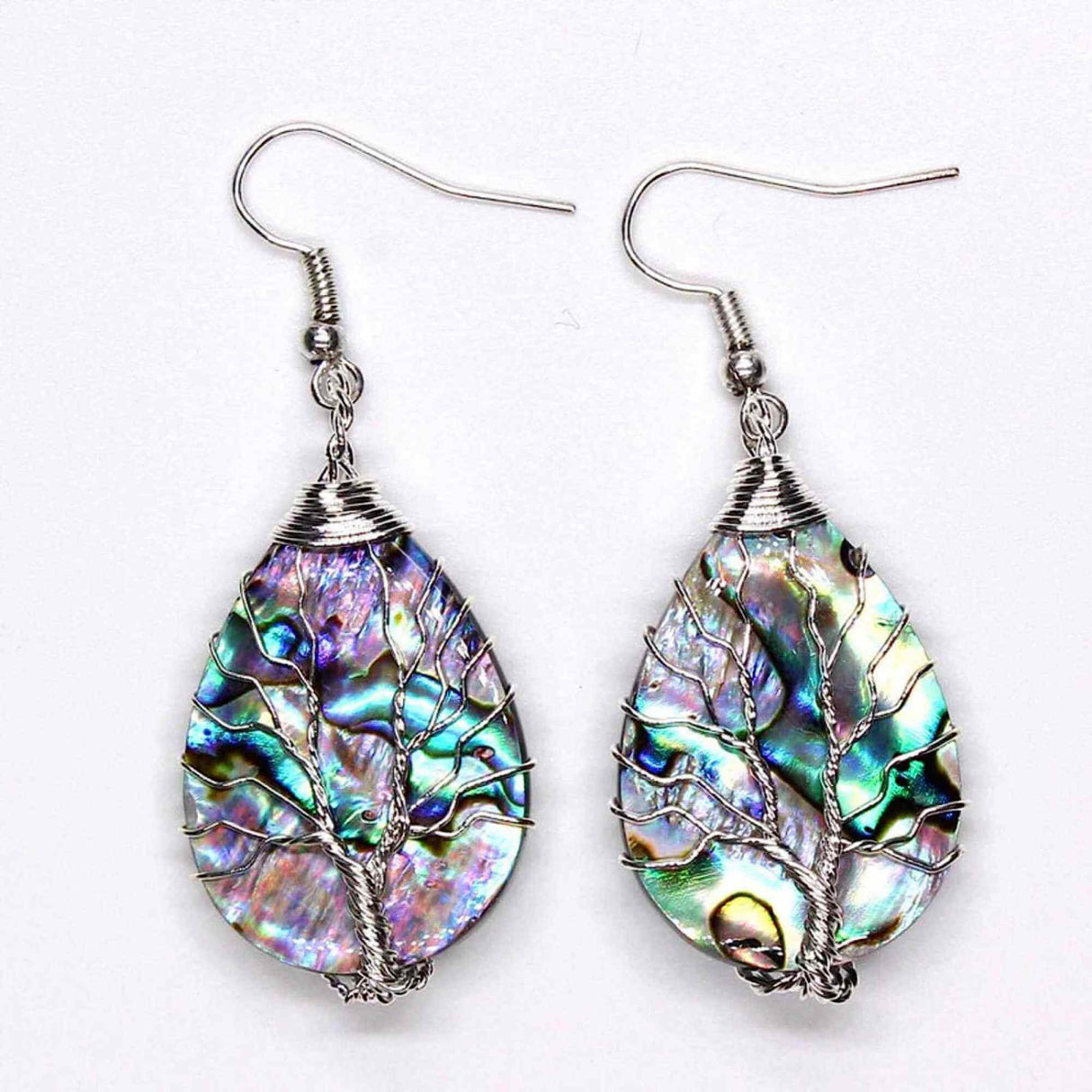 Cercei din scoici Abalone cu invelis din sarma placata in culoarea argintului sub forma de Arborele vietii