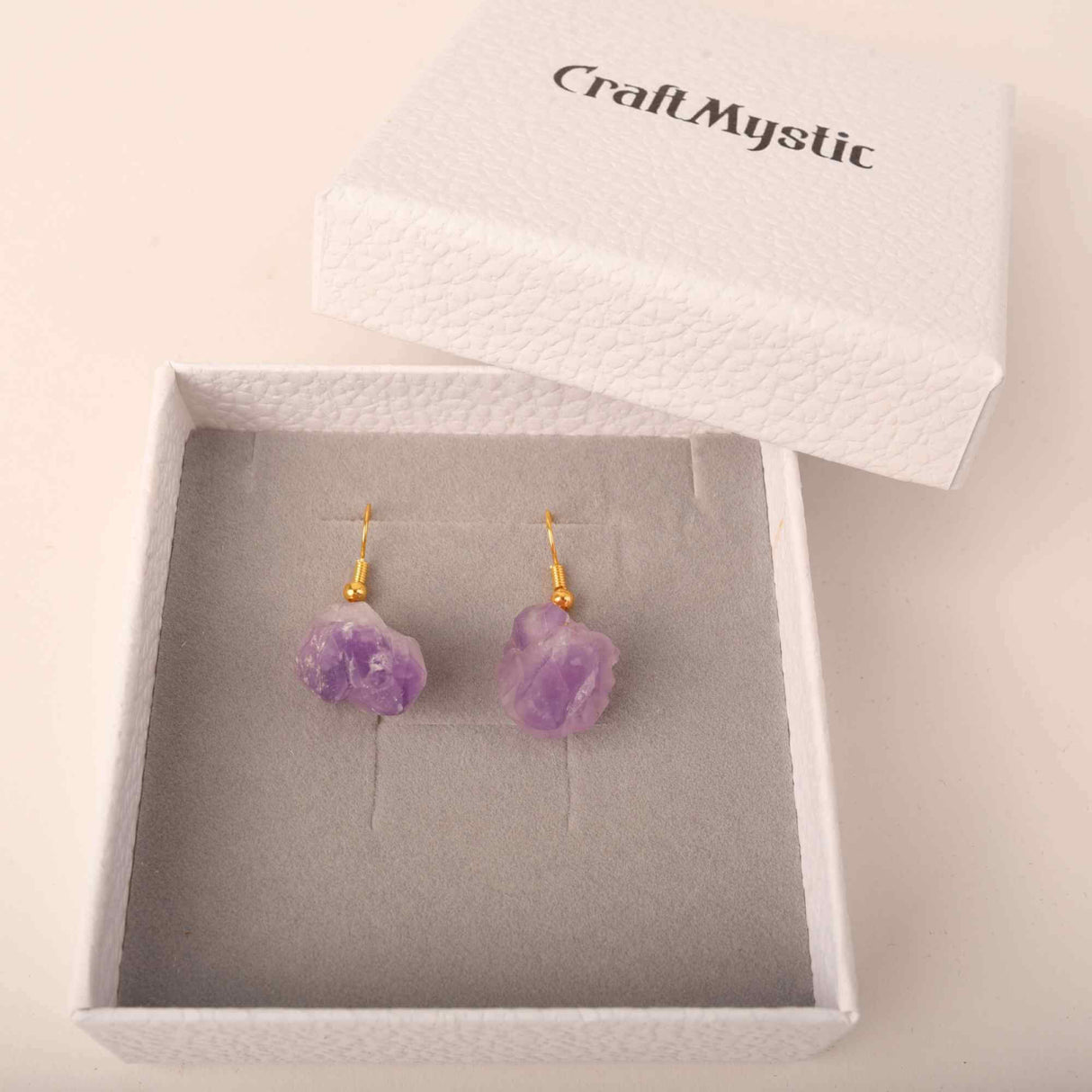 Cercei cu cristal vindecator ametist brut pentru femei | Bijuterii cu metal placat auriu pentru constientizare si pace spirituala