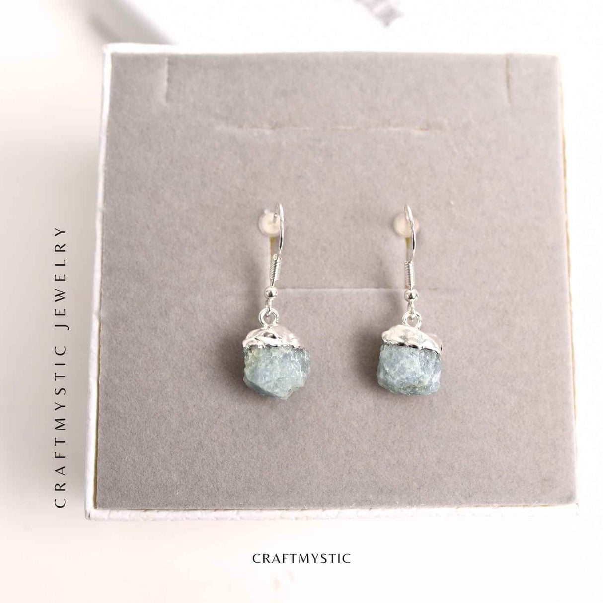 Cercei Argintii cu Acvamarin Brut, Eleganta si Calm Interior