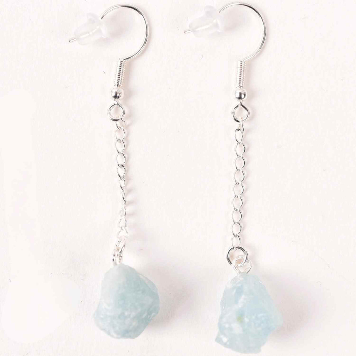 Cercei cu Lant argintiu si Varf de Acvamarin – Calm si Eleganta