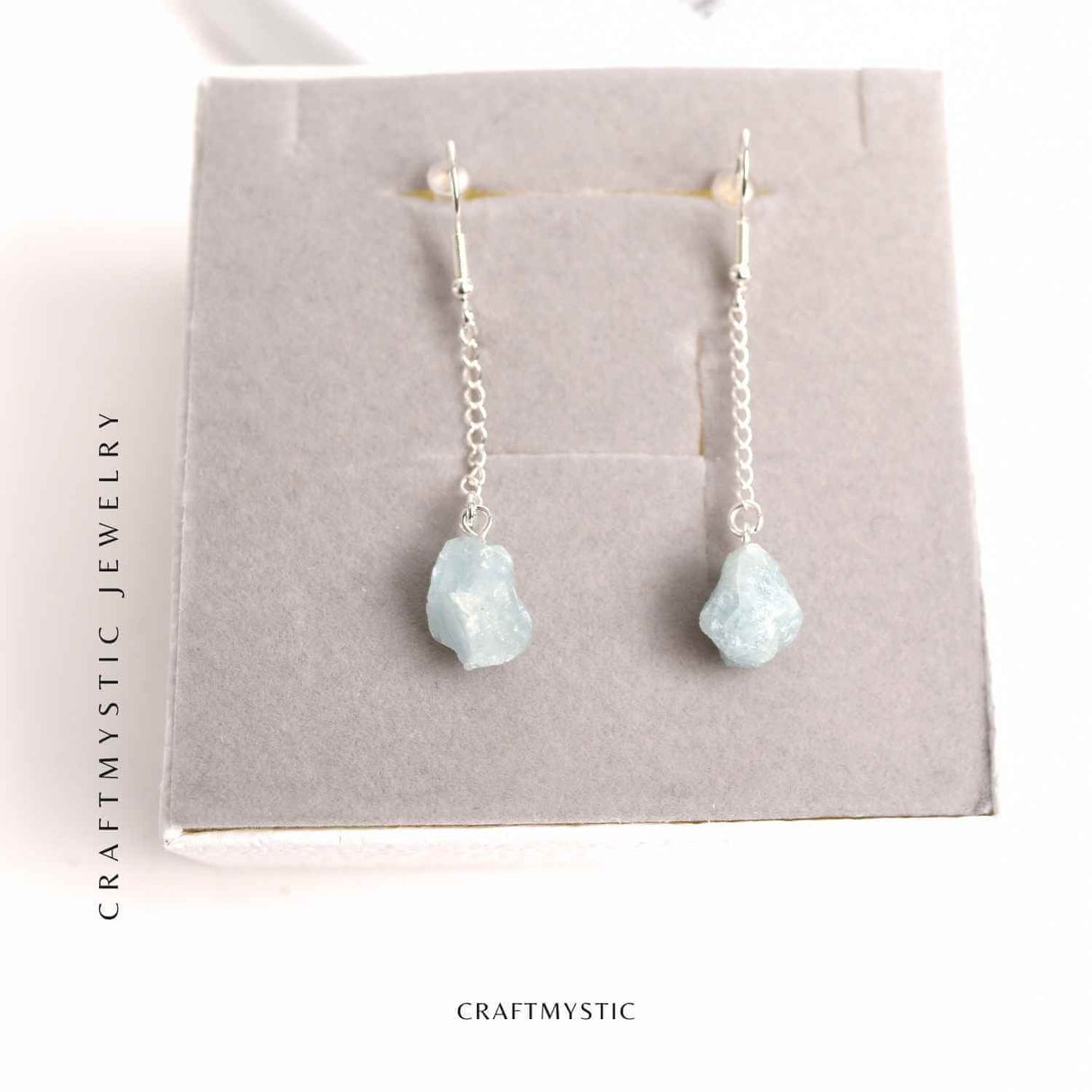 Cercei cu Lant argintiu si Varf de Acvamarin – Calm si Eleganta
