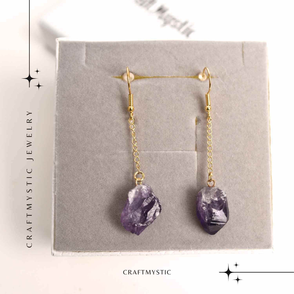 Cercei Aurii model cu Lant si Ametist Brut, Eleganta si Calm Interior