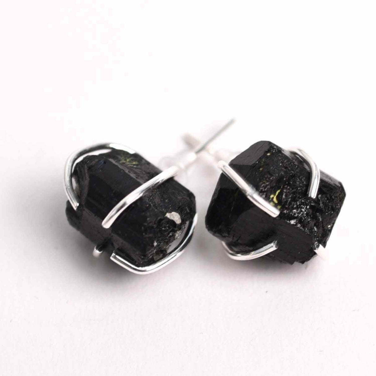 Cercei cu Turmalina Neagra Bruta – Protectie si Stabilitate