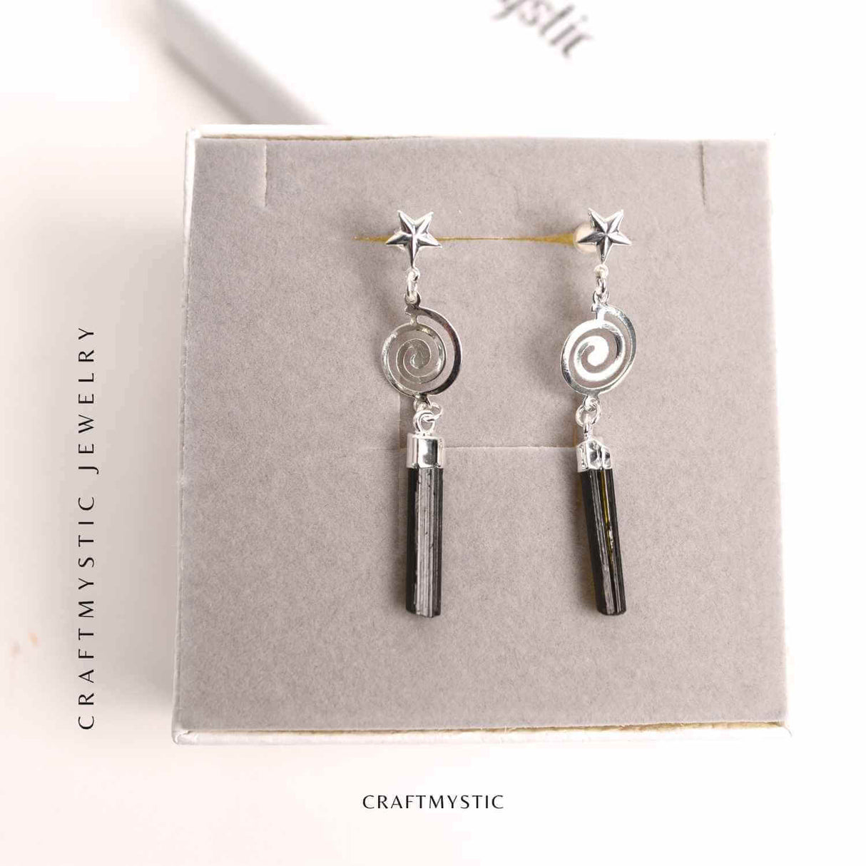 Cercei Argintii cu Turmalina, Cheia Sol si Stea, Protectie si Eleganta Unica