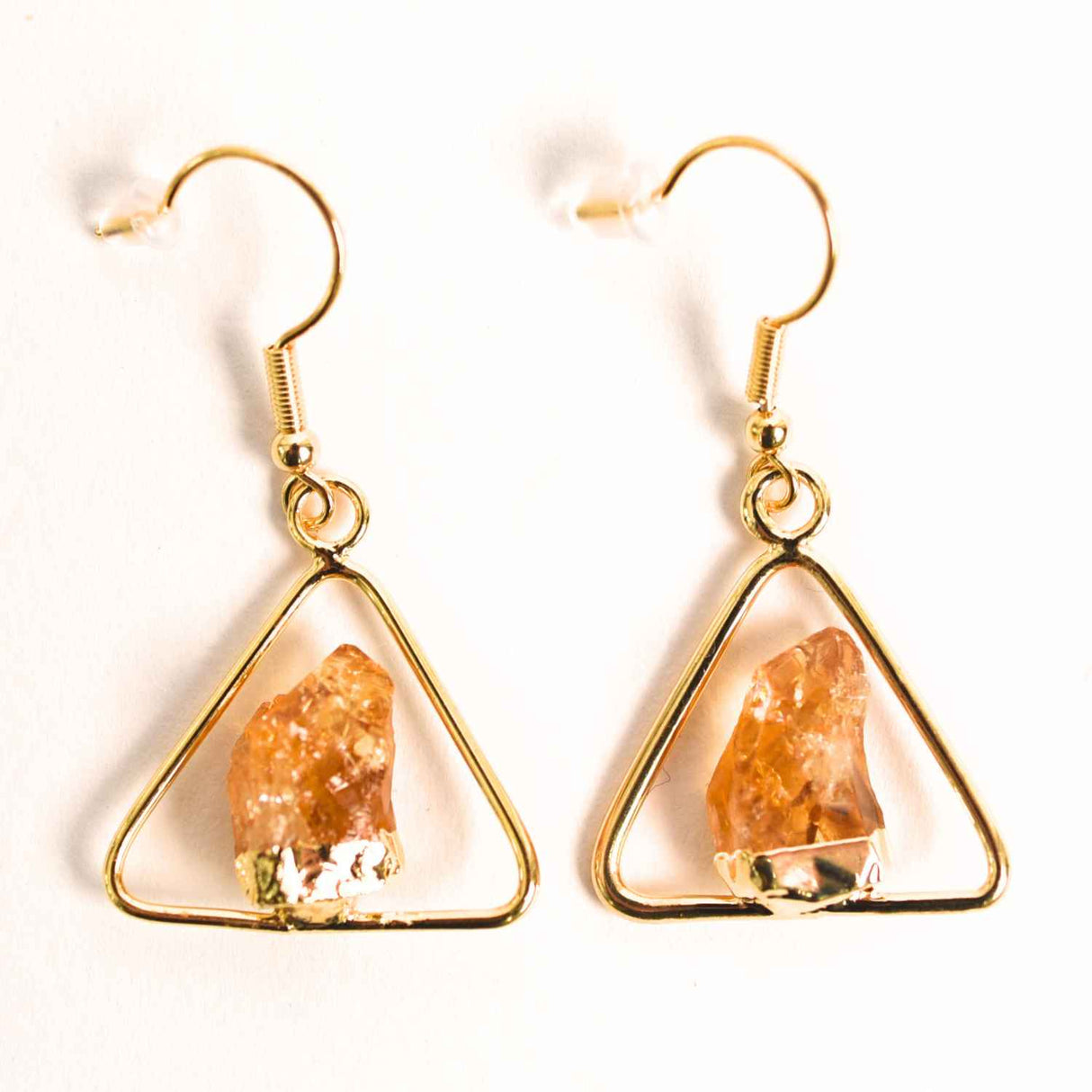 Cercei Aurii Triunghi cu Citrin, Eleganta si Energie Pozitiva