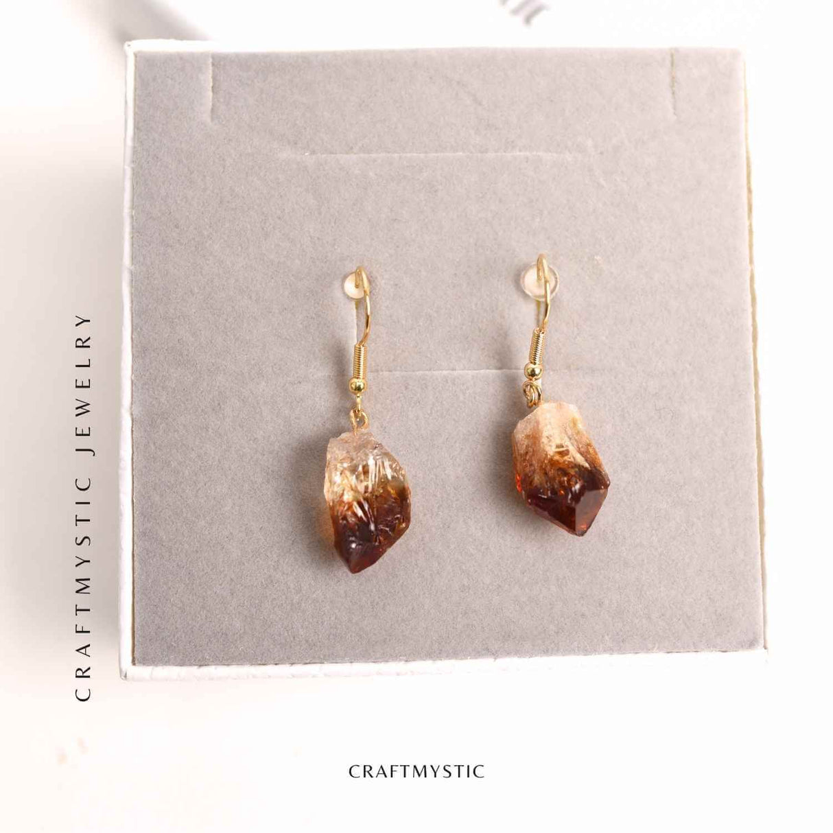 Cercei Aurii cu Citrin Brut Neregulat, Energie Pozitiva si Eleganta Naturala