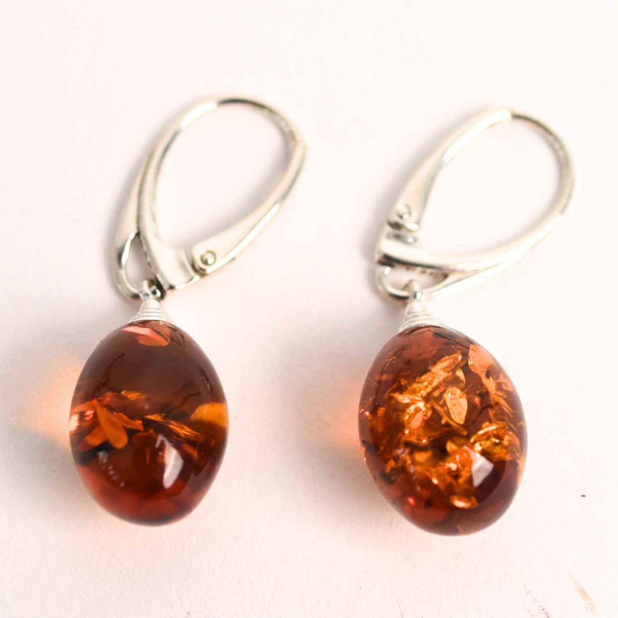 Cercei Ovali din argint 925 cu Chihlimbar Natural – Protectie si Eleganta