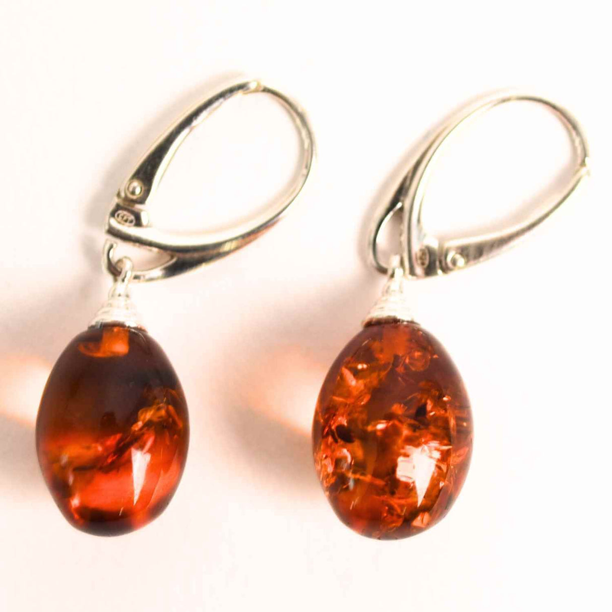 Cercei Ovali din argint 925 cu Chihlimbar Natural – Protectie si Eleganta