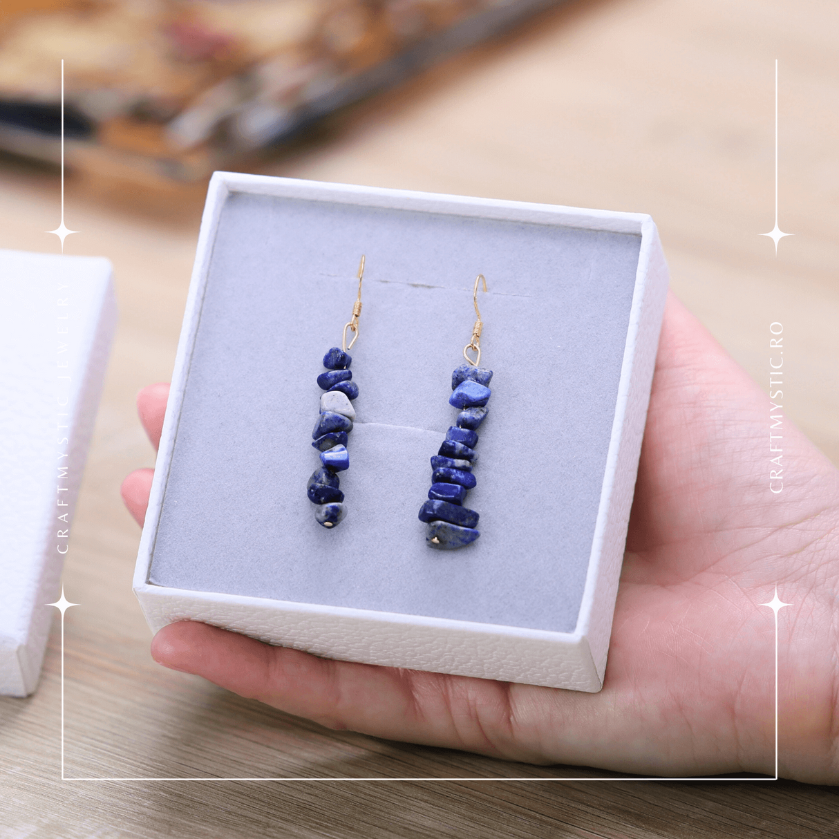 Cercei Lungi cu Pietre Semipretioase de Lapis Lazuli si Elemente din Alama, Bijuterii Aurii pentru Femei