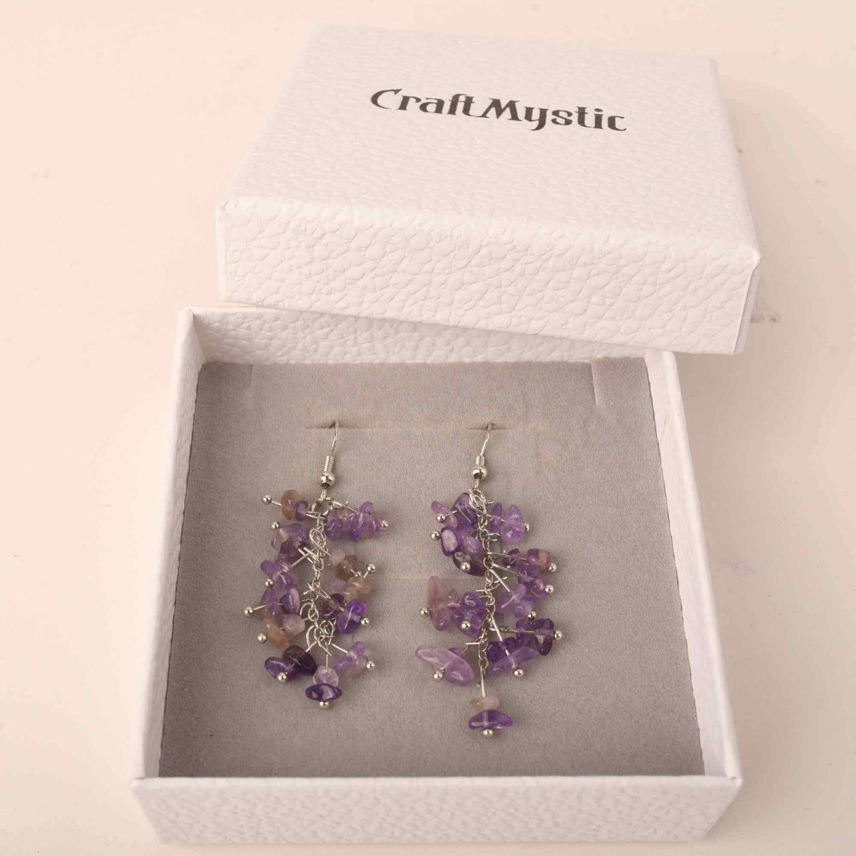 Cercei cu carlig cu piatra de cristal ametist polisat