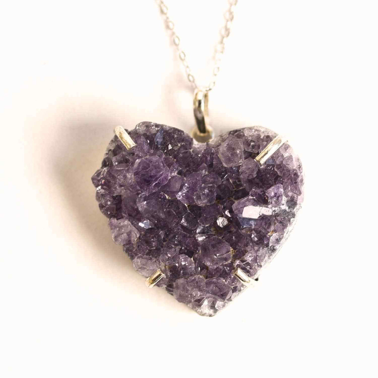 Liniste si Claritate Interioara – Colier Inima cu Ametist Cluster din argint 925