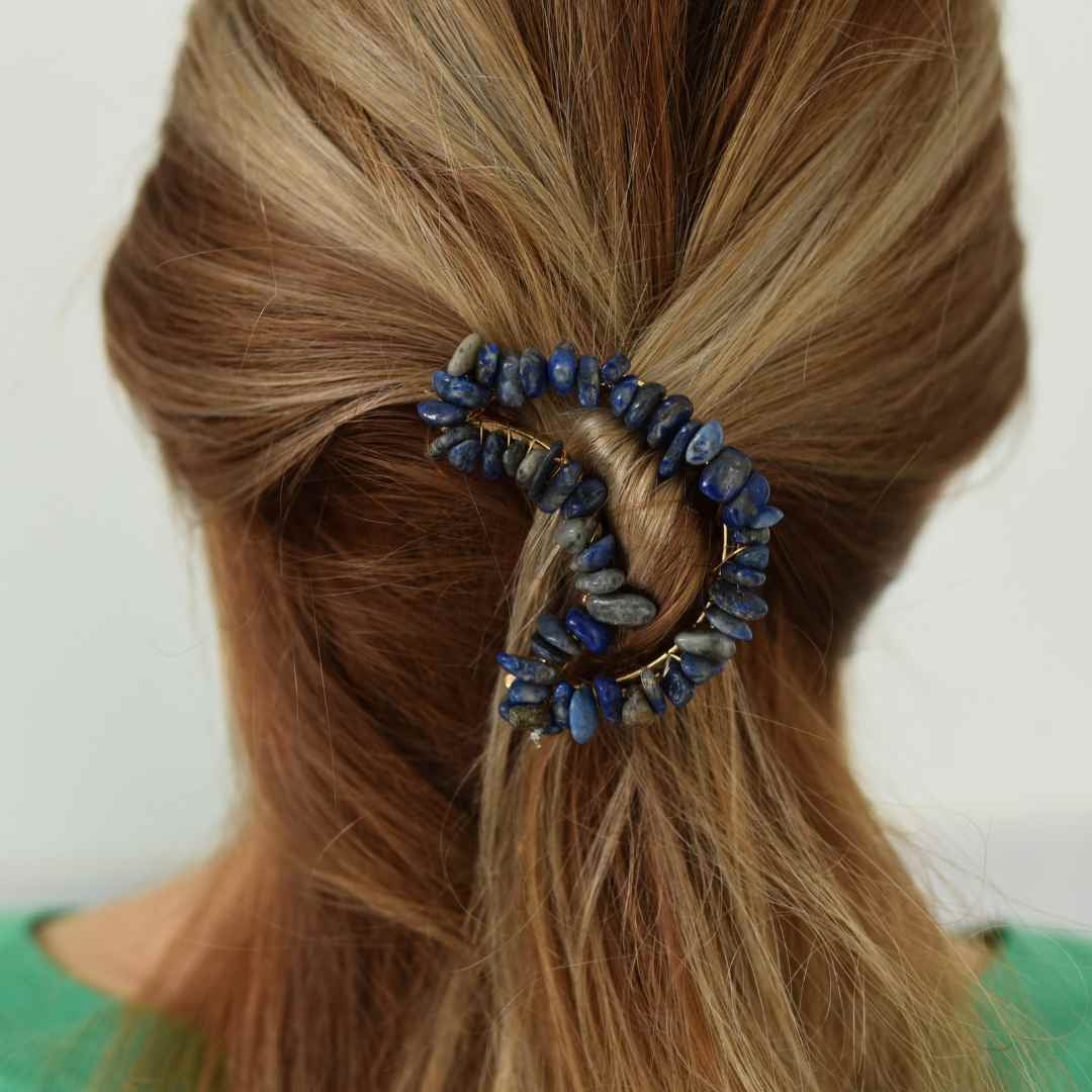 Cleme de par in forma de semiluna cu piatra naturala semipretioasa Ametist pentru un look chic si vibratii pozitive