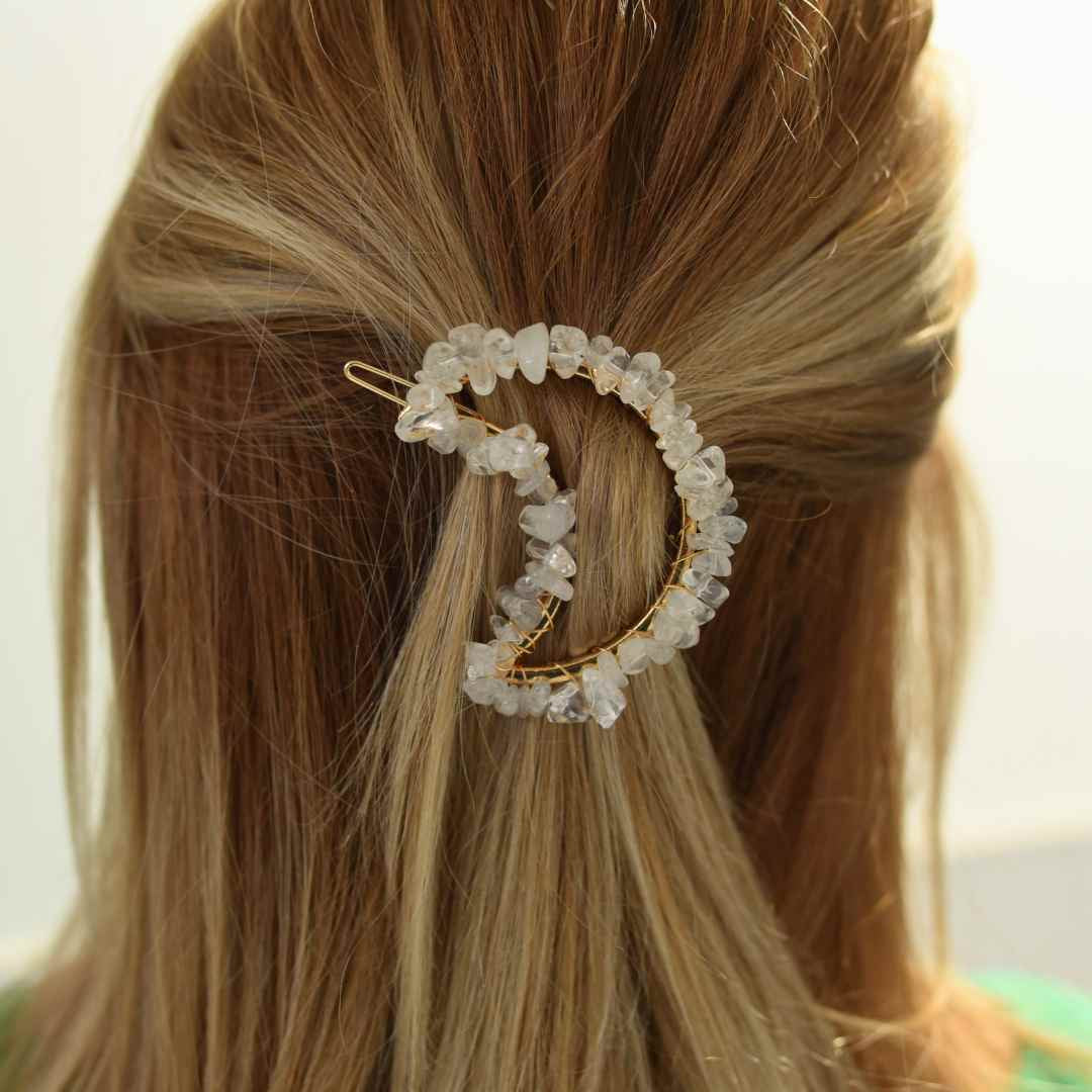 Cleme de par in forma de semiluna cu piatra naturala semipretioasa Ametist pentru un look chic si vibratii pozitive