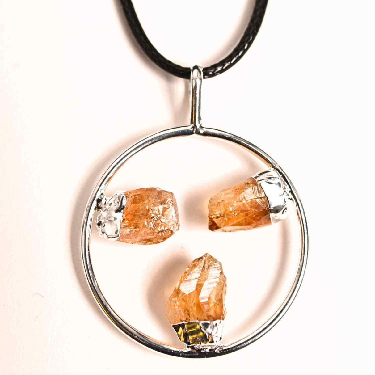 Colier cu pandantiv rotund si 3 pietre de Citrin – Abundenta si Energie Pozitiva