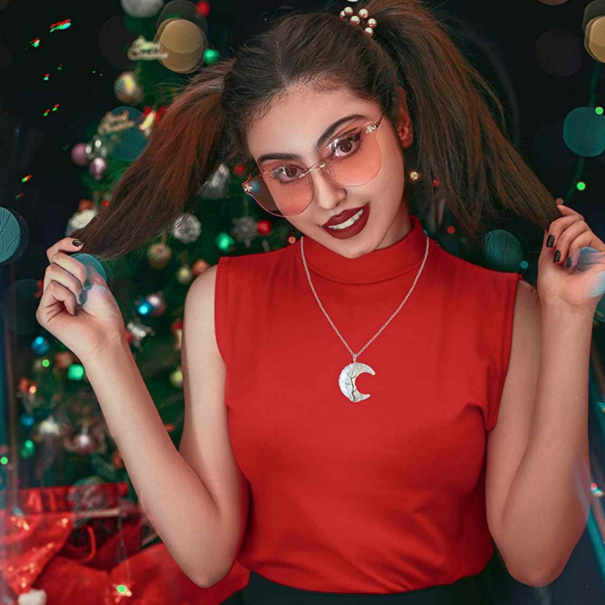 Colier cu pandantiv model semiluna cu arborele vietii - Realizat din piatra de cristal transparent si rasina naturala