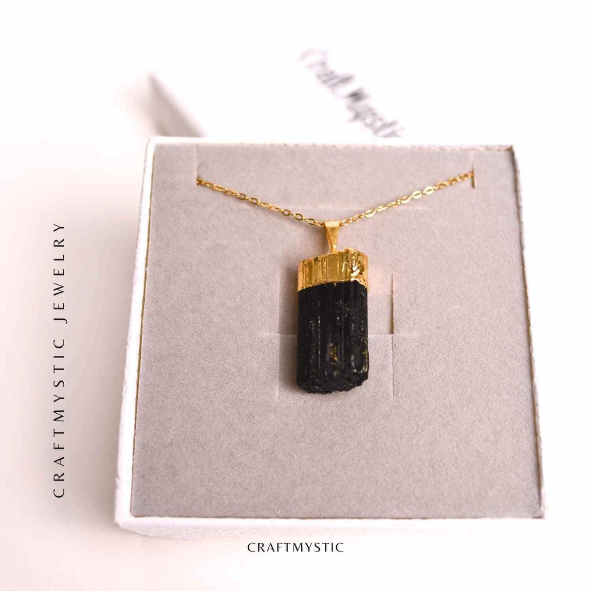Colier auriu cu pandantiv si Turmalina Neagra cu lant inox – Protectie si Eleganta Naturala