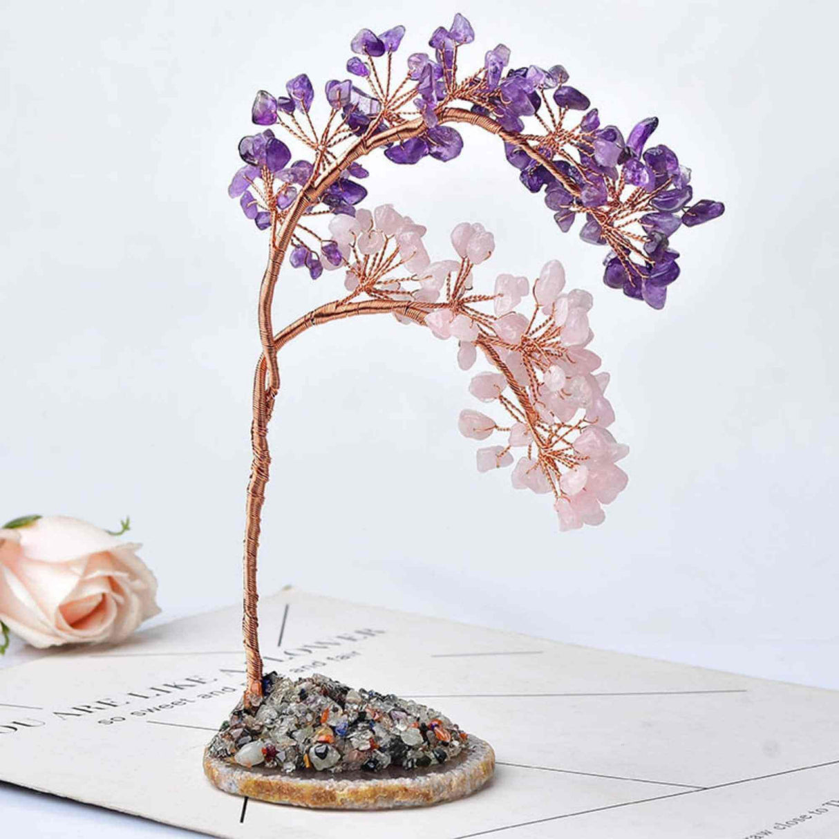 Copac pietre semipretioase ametist si cuart Roz pe felie de agat – Decor cristal feng shui, accesorii pentru birou, cristale pentru meditatie