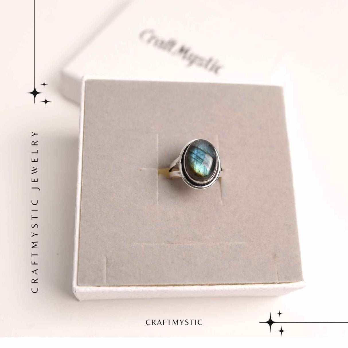 Inel ajustabil argintiu cu labradorit natural – intuitie si protectie