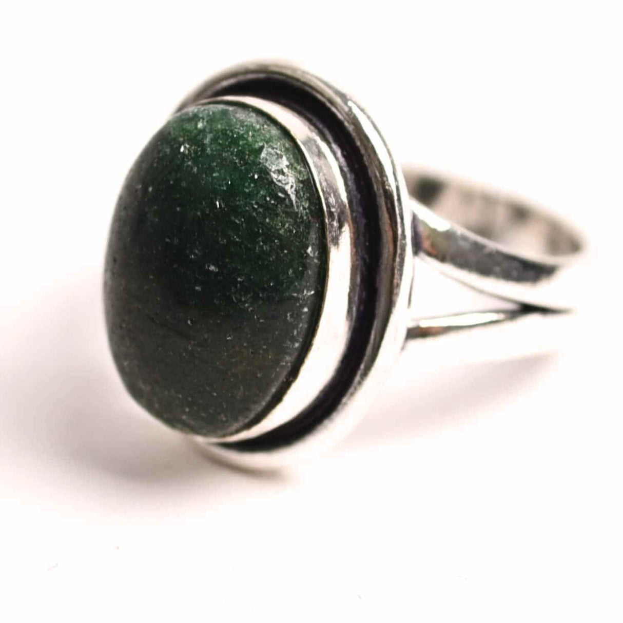 Inel Ajustabil Argintiu cu Jad Verde – Echilibru si protectie energetica