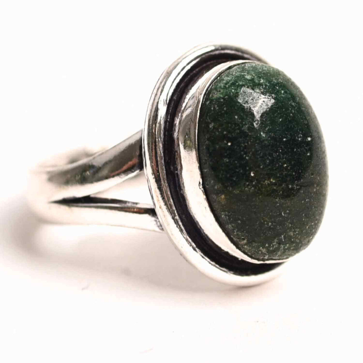 Inel Ajustabil Argintiu cu Jad Verde – Echilibru si protectie energetica