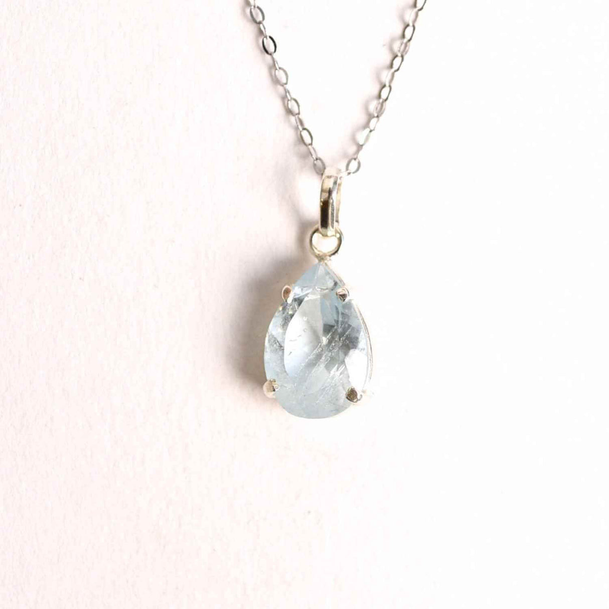 Claritate si Expresivitate – Colier Argint 925 cu Topaz Albastru fatetat Lacrima