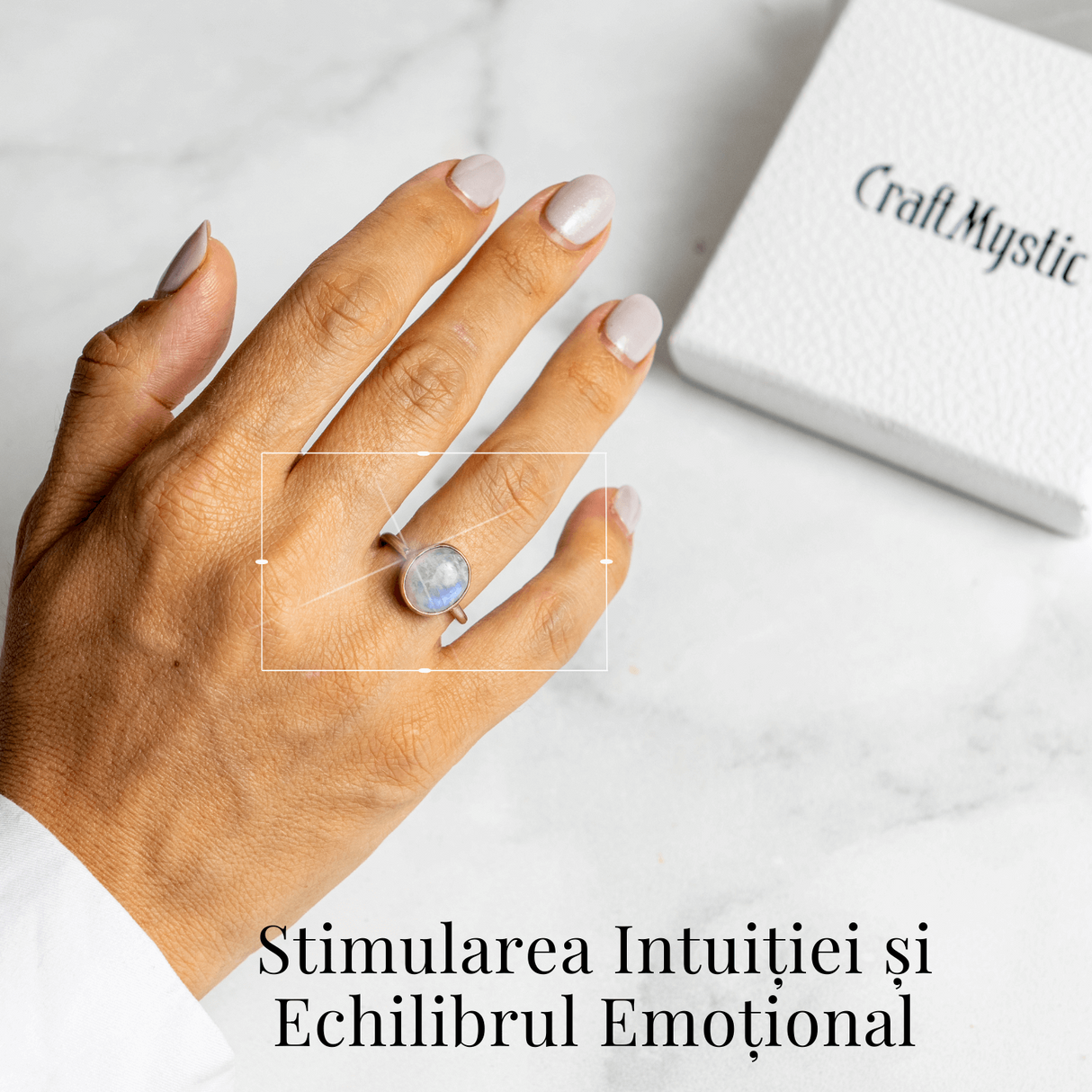Inel Reglabil Argintiu cu Piatra Lunii Curcubeu – Intuitie si Liniste