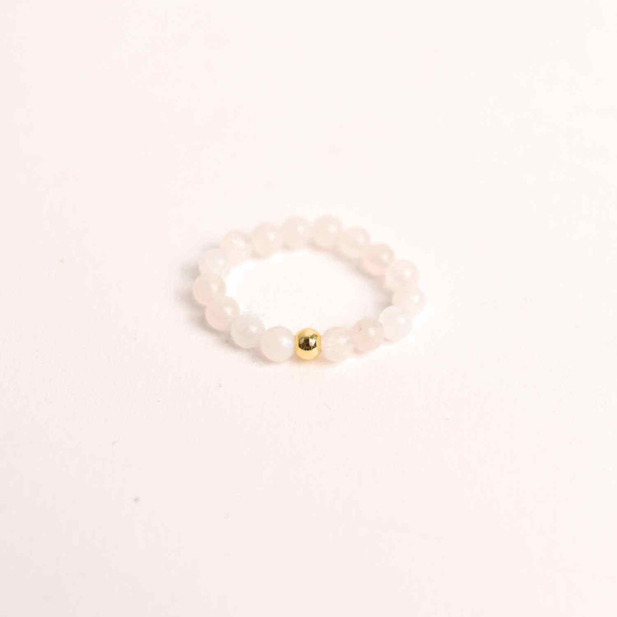 Inel elastic cu biluta aurie si margele 4 mm din pietre naturale