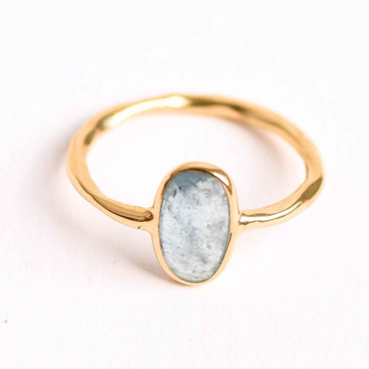 Inel cu Kyanit Albastru Deschis Fatetat din Argint 925 placat cu Aur de 18K – Claritate Mentala si Echilibru Energetic