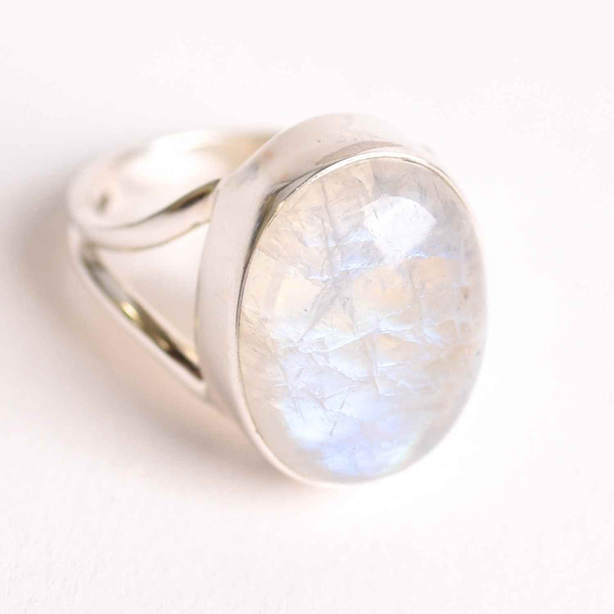 Inel din argint 925 elegant cu Piatra Lunii – Armonie emotionala si conexiune cu feminitatea