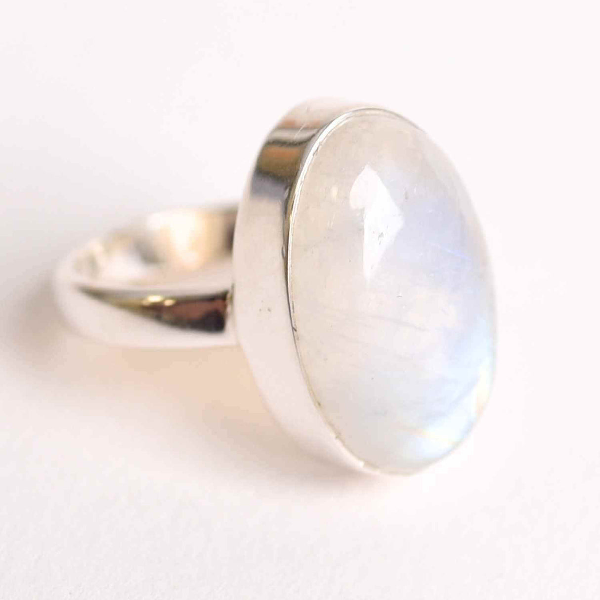 Inel din argint 925 elegant cu Piatra Lunii – Armonie emotionala si conexiune cu feminitatea