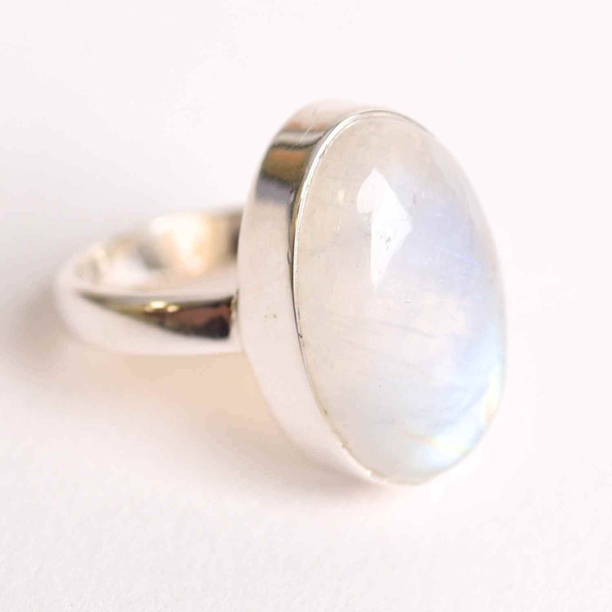 Inel din argint 925 elegant cu Piatra Lunii – Armonie emotionala si conexiune cu feminitatea