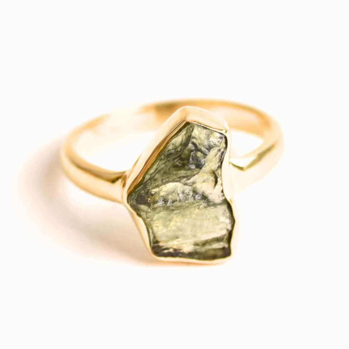 Inel cu Moldavit si montura argint 925 placat cu Aur 18K – Deschide-ti Drumul Schimbarii Interioare, 2.96 gr