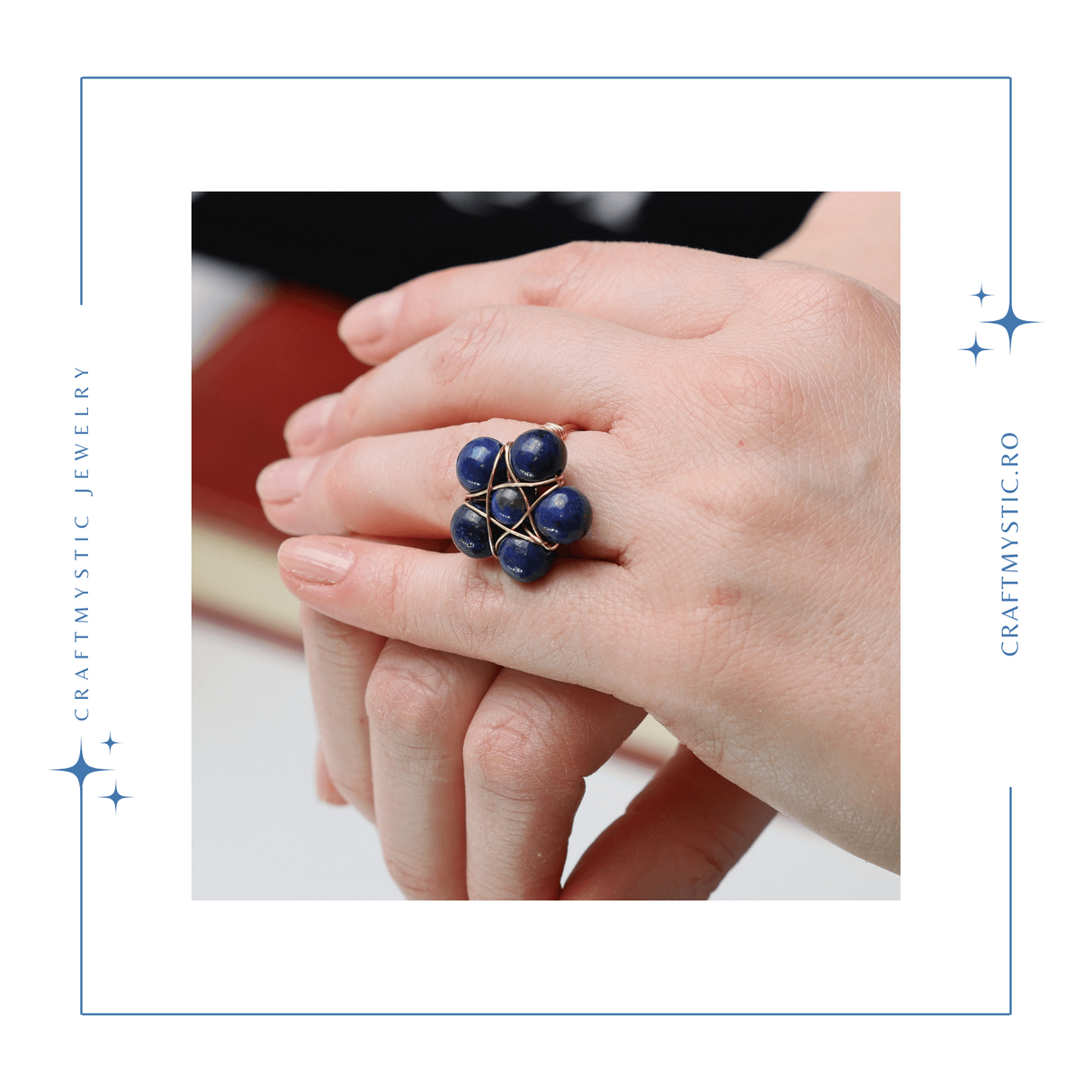 Inel Elegant in Forma de Floare cu Model Auriu si Lapis Lazuli Natural