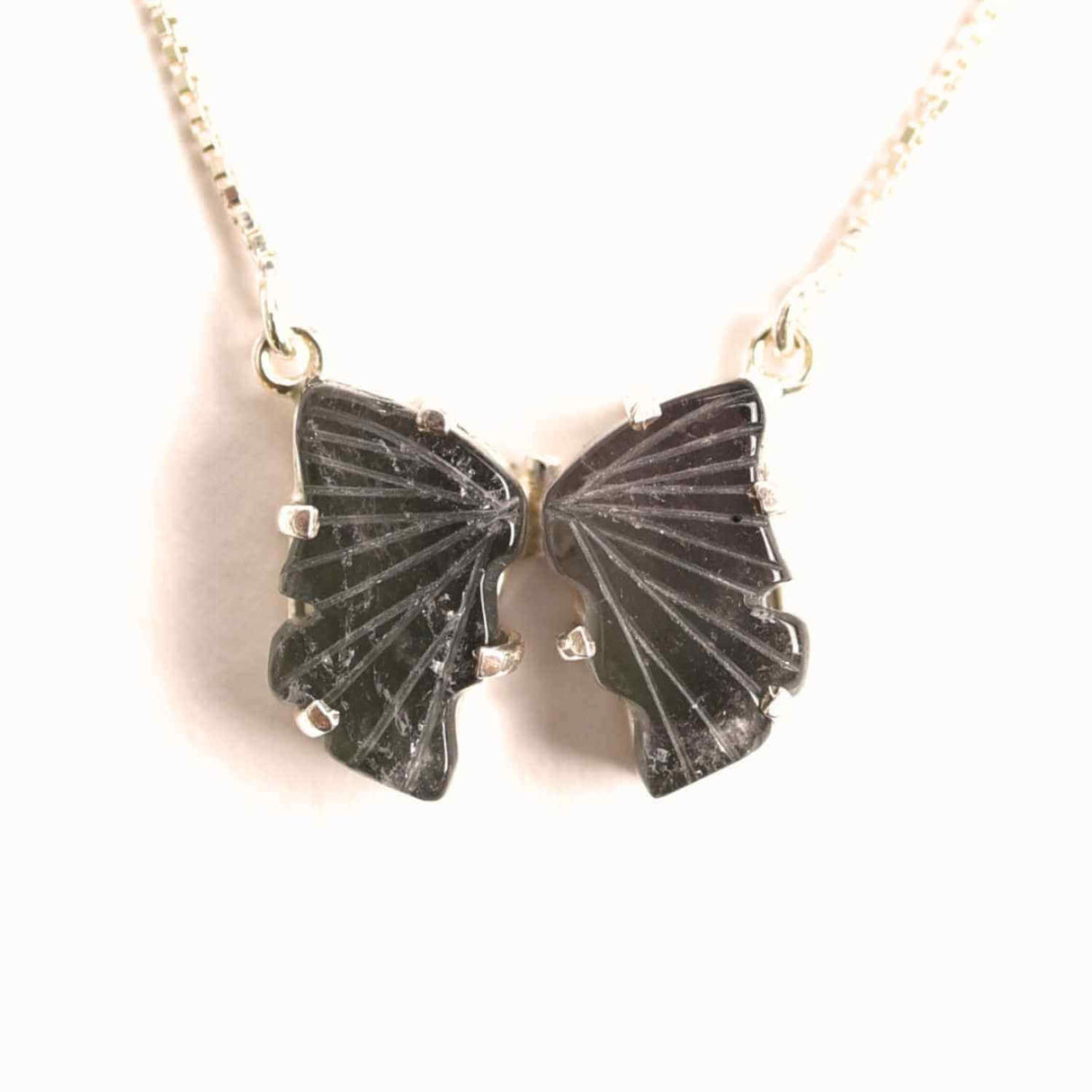 Vindecare si Vitalitate – Colier fluture din Argint 925 cu Turmalina Verde Naturala