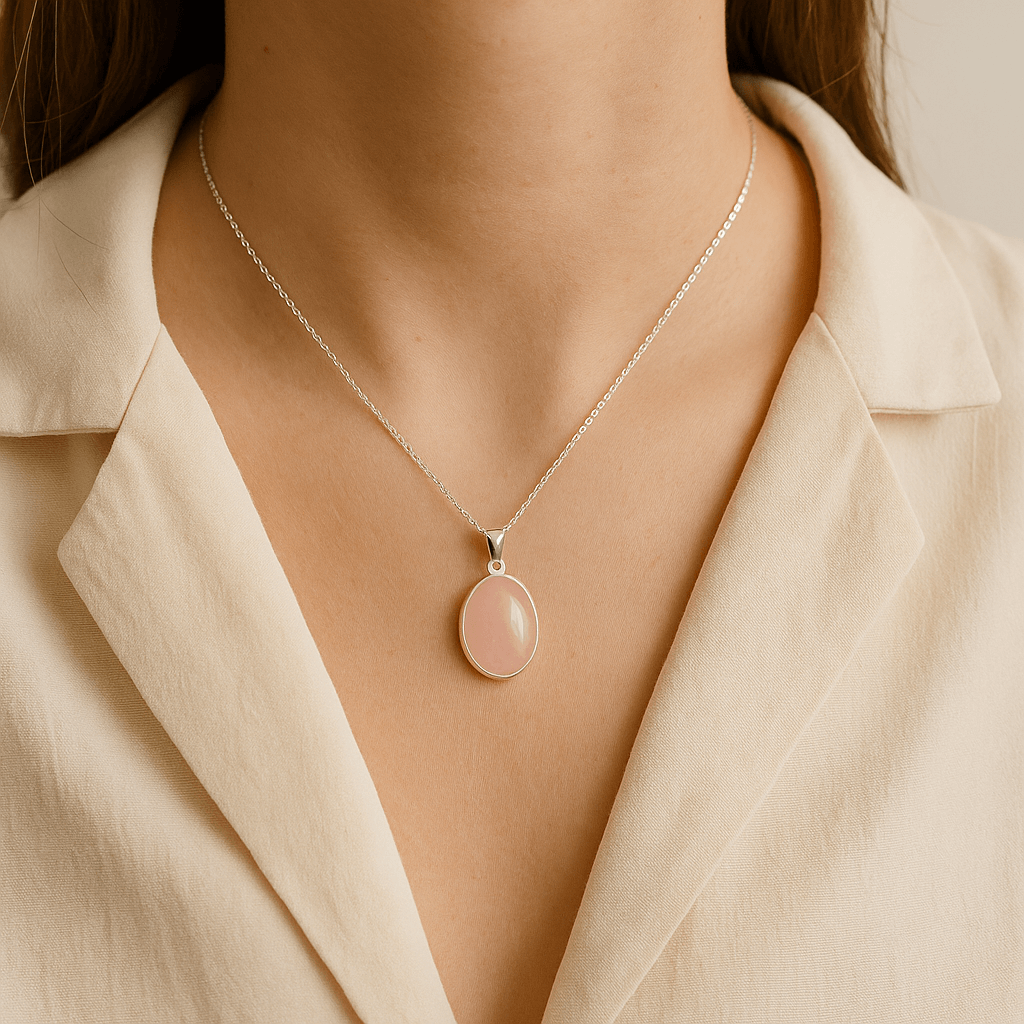 Colier montura argint 925 cu piatra naturala de Cuart Roz – Echilibru si iubire profunda