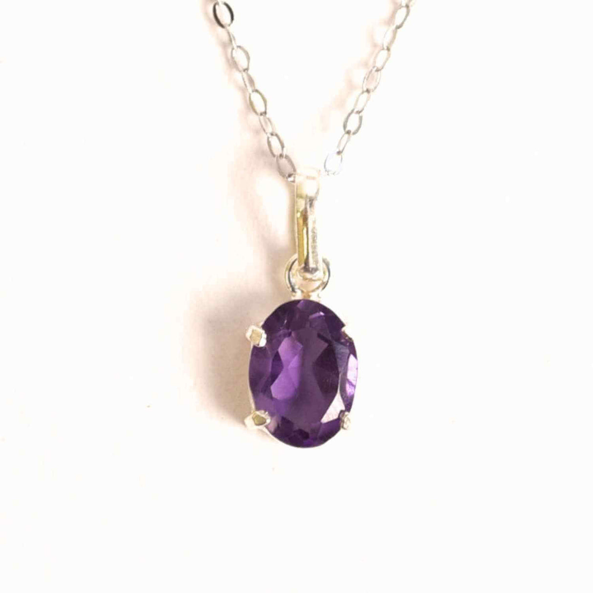 Claritate Mentala si Liniste Interioara – Colier Oval cu Ametist Fatetat si Argint 925