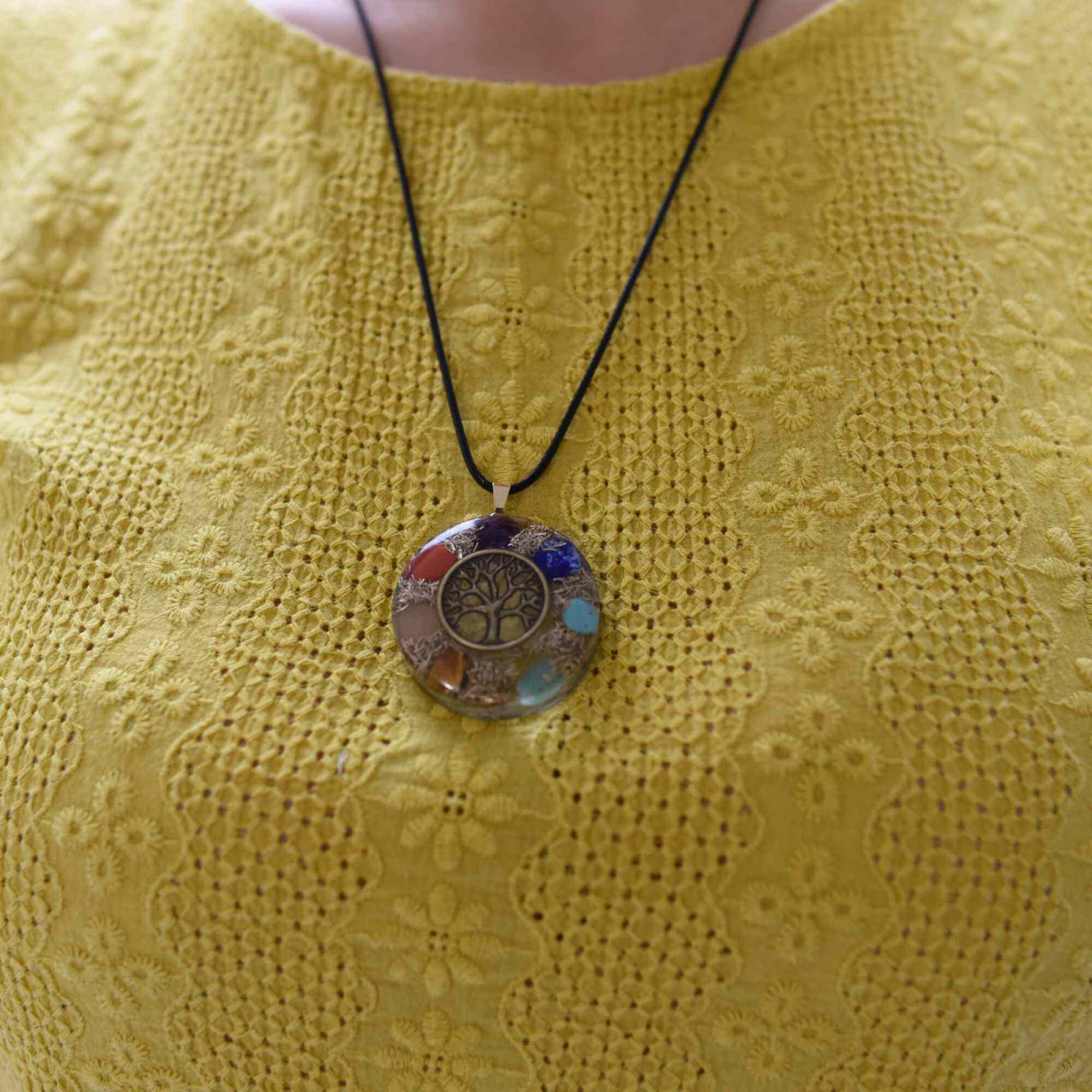 Colier cu pandantiv 35mm cu energie Orgonica cu Arborele Vietii cuprat si pietre naturale pentru cele sapte chakre