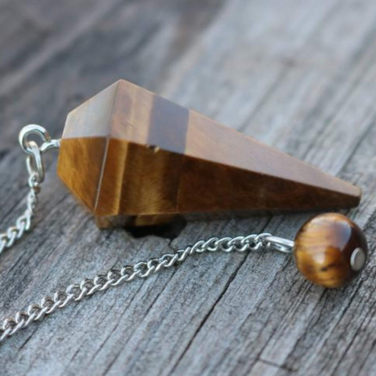 Pendul cu varf hexagonal din piatra naturala semipretioasa ochi de tigru