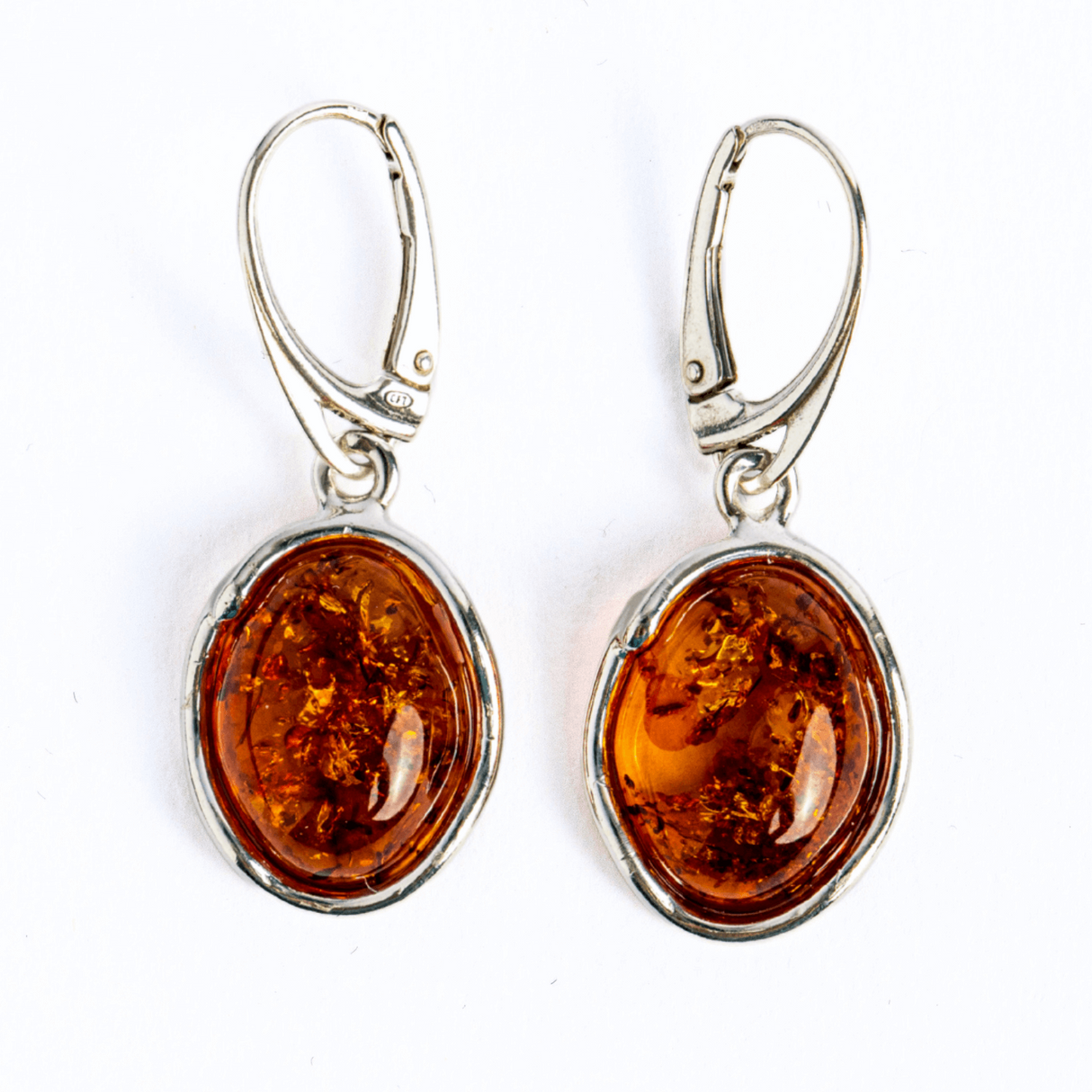 Piatra soarelui la urechea ta – Bijuterie Cercei cu vibe cald si elegant din chihlimbar si argint 925