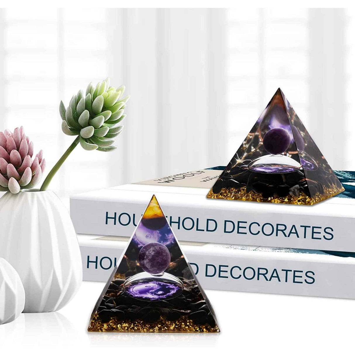 Piramida Orgonica cu cristale vindecatoare de Ametist, Obsidian, foita aurie, rasina naturala si sfera din cristal ametist 8 cm – pentru energie pozitiva si reducerea stresului