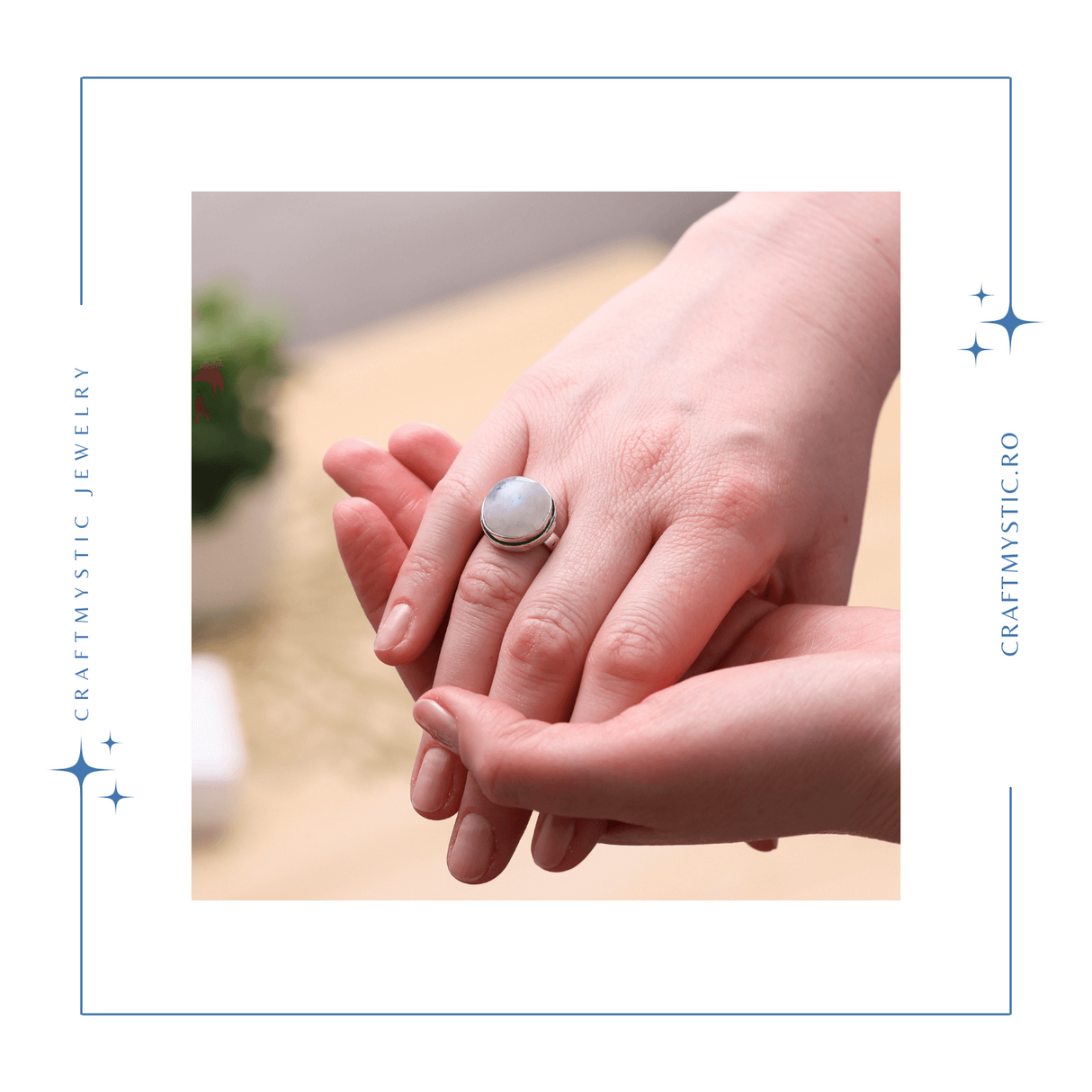 Inel Argintiu Ajustabil cu Piatra Lunii Curcubeu