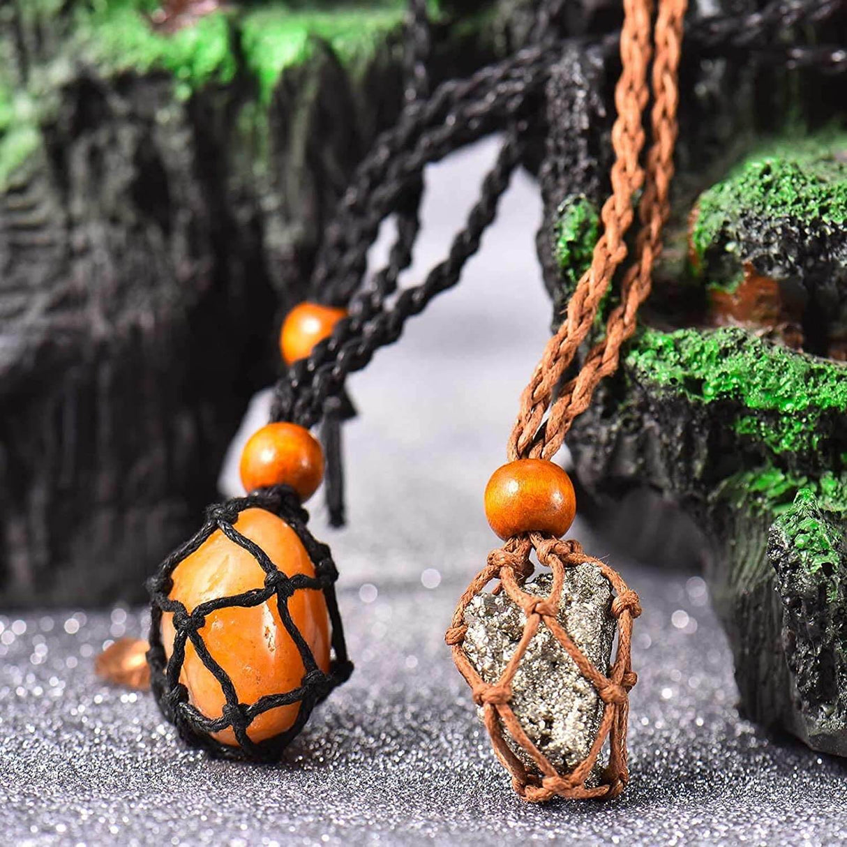 Set doua sfori reglabile, una neagra si una maro, ideale pentru realizarea colierelor cu pietre naturale sau bijuterii de artizanat