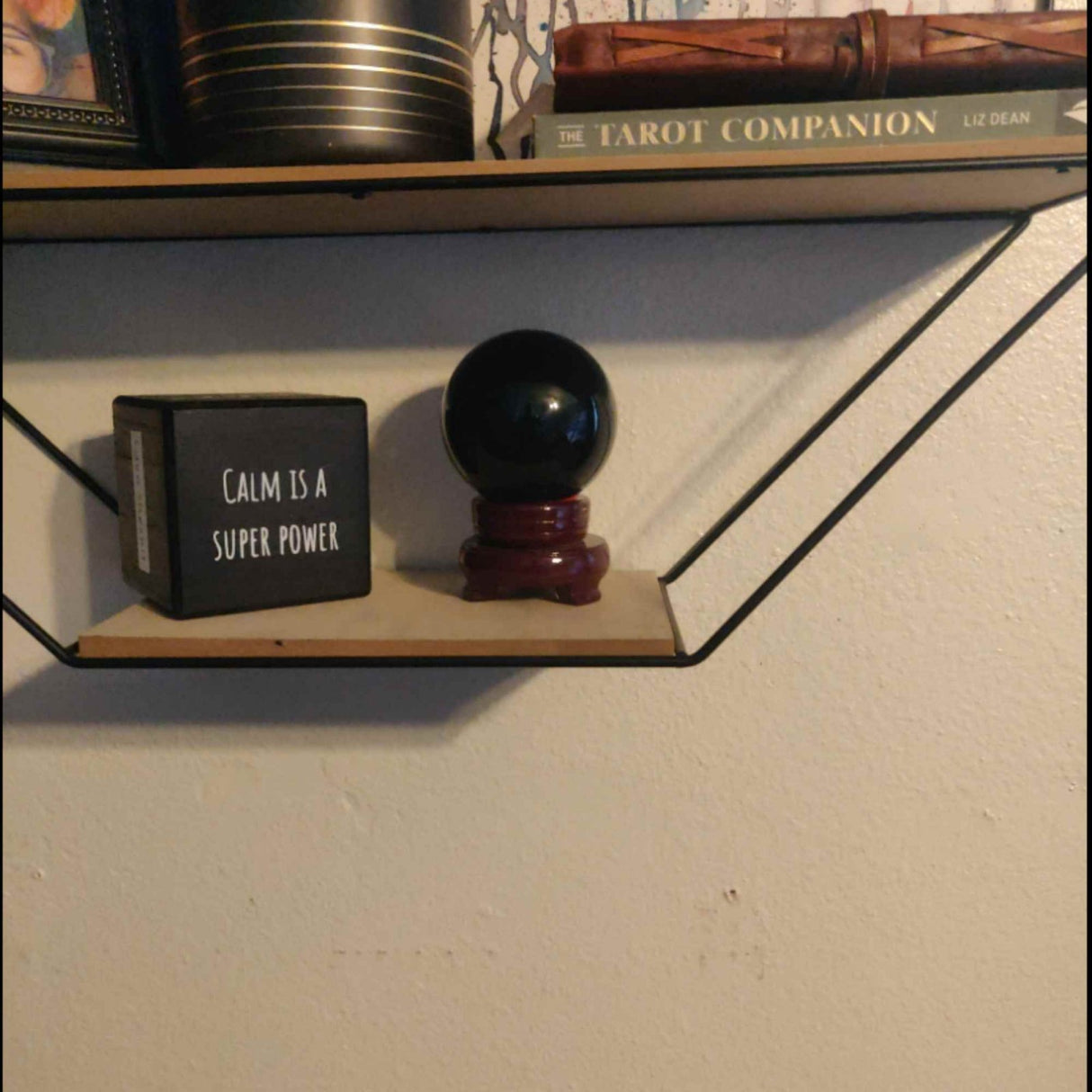 Sfera pudra obsidian negru 80 mm , minge de cristal decorativa, cu suport de lemn - Pentru decor, meditație, vindecare