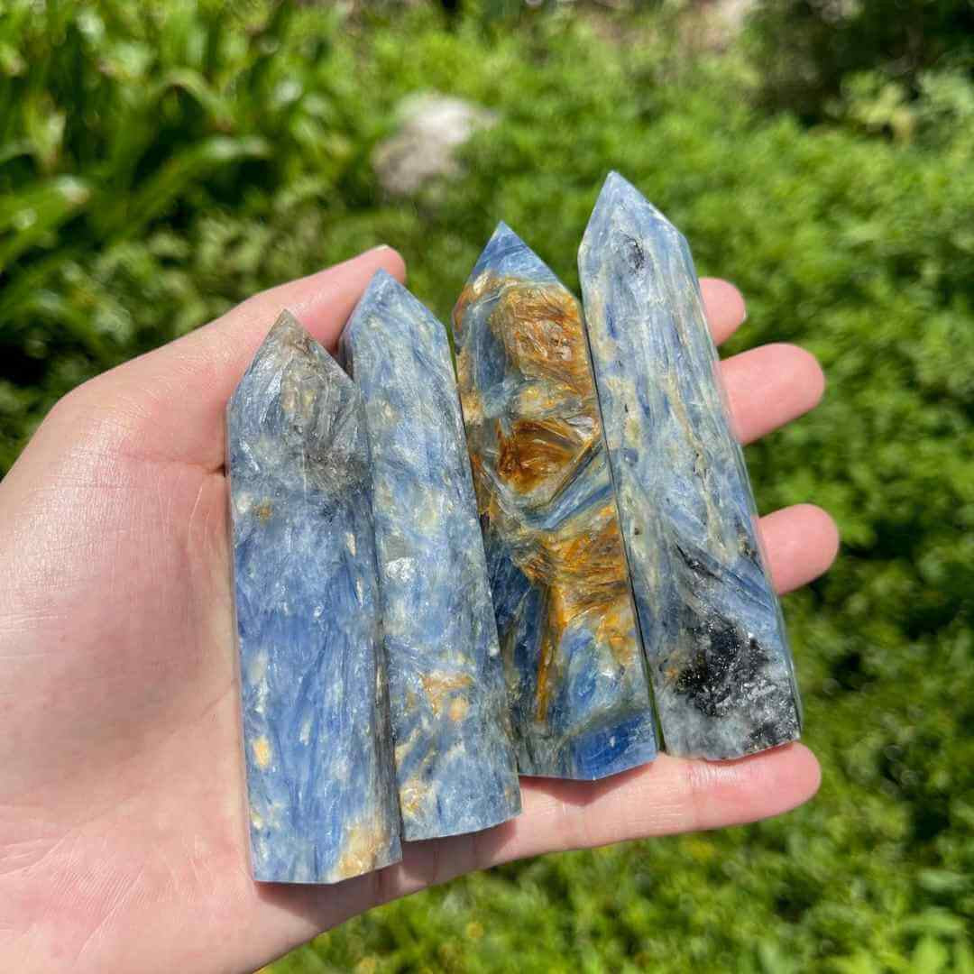 Turn cristal natural Kianit albastru 9 -10 cm