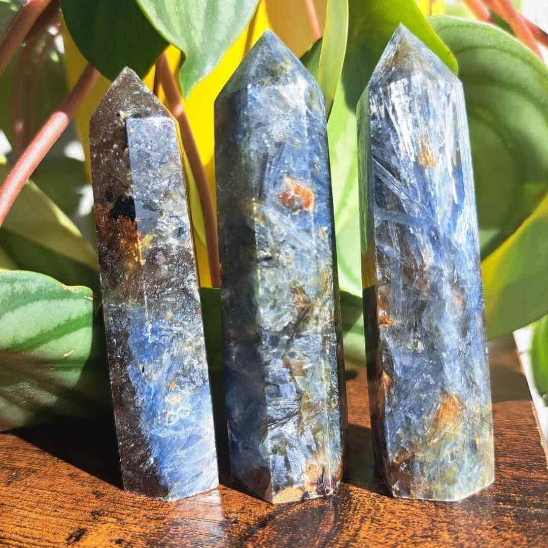 Turn cristal natural Kianit albastru 9 -10 cm